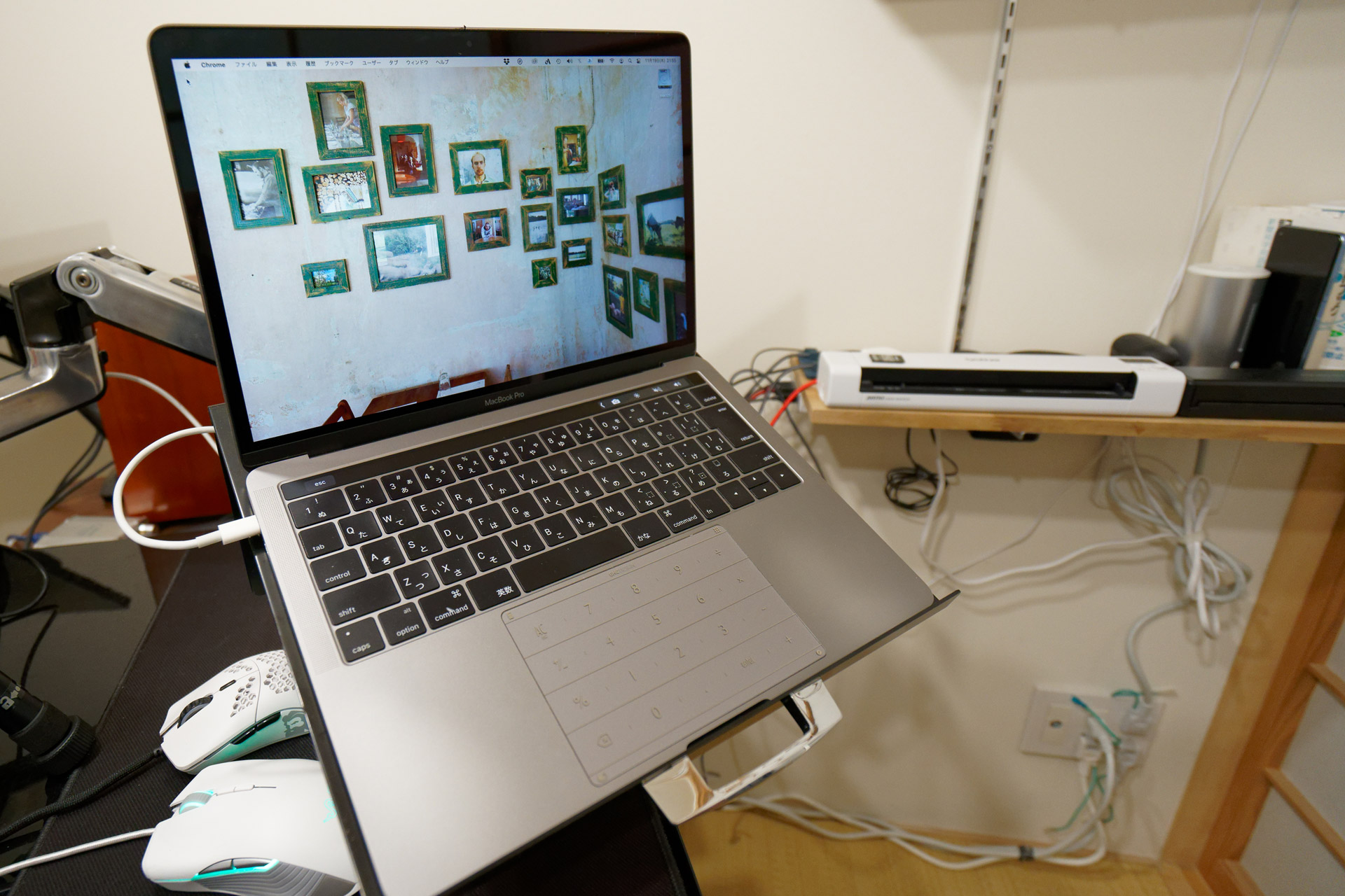 MacBook Proは在宅勤務中はサブではあるけれど、13型の画面はやはり狭い