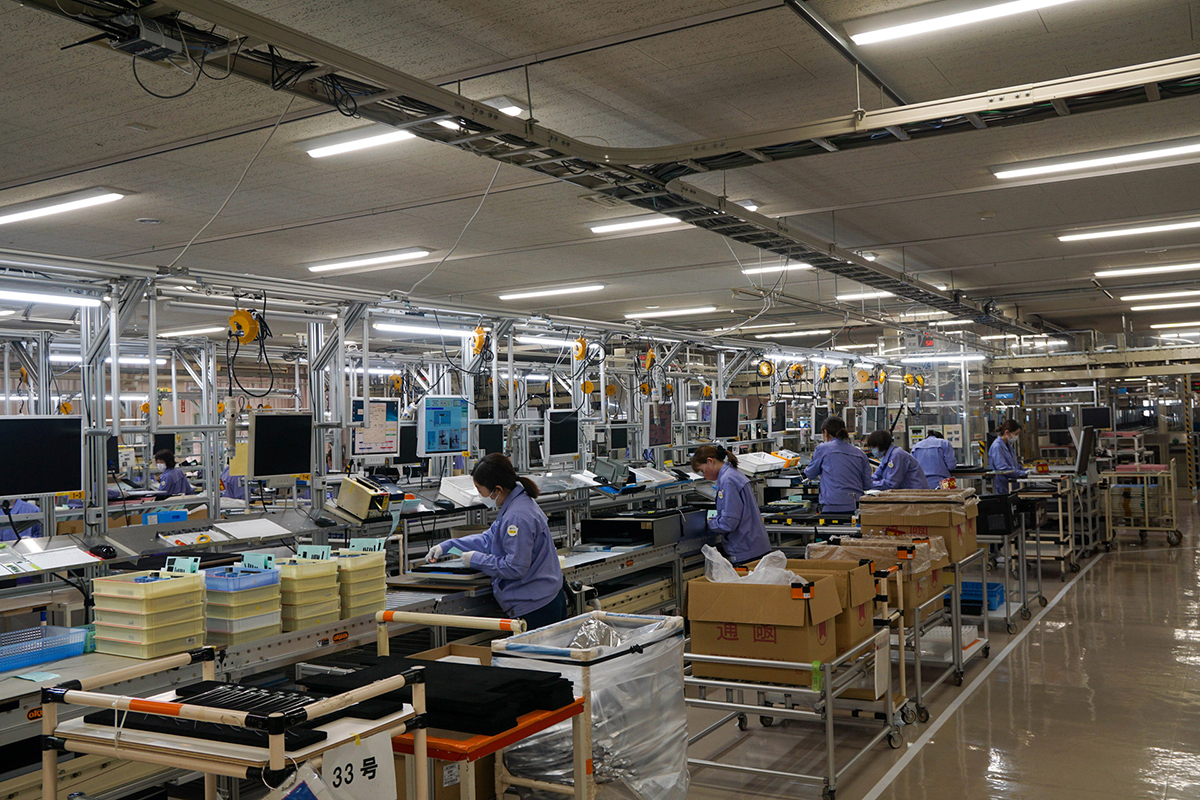 EIZOのモニター製造工場内部の様子