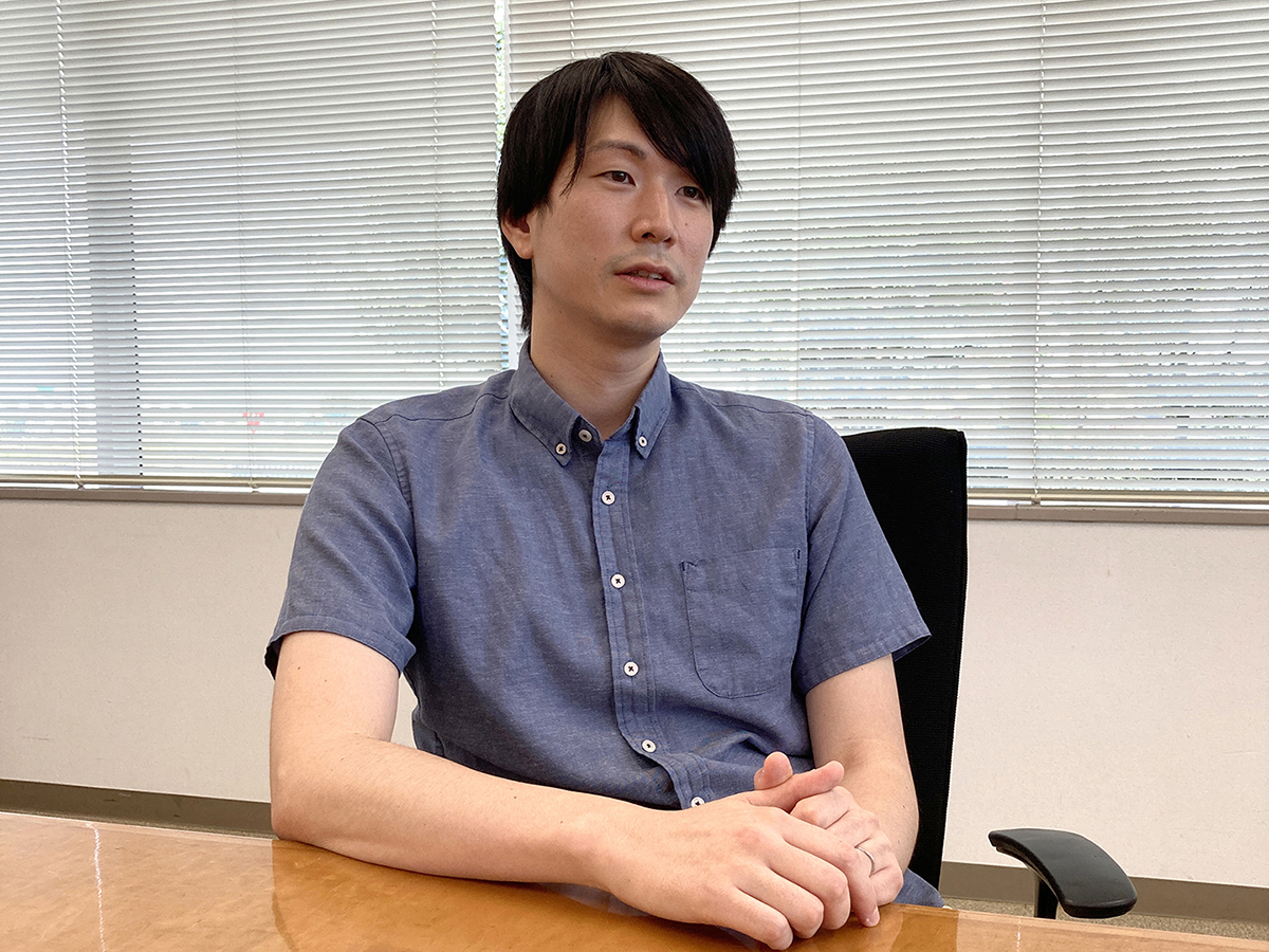 プロフェッショナルモニター開発課の朝日啓太氏