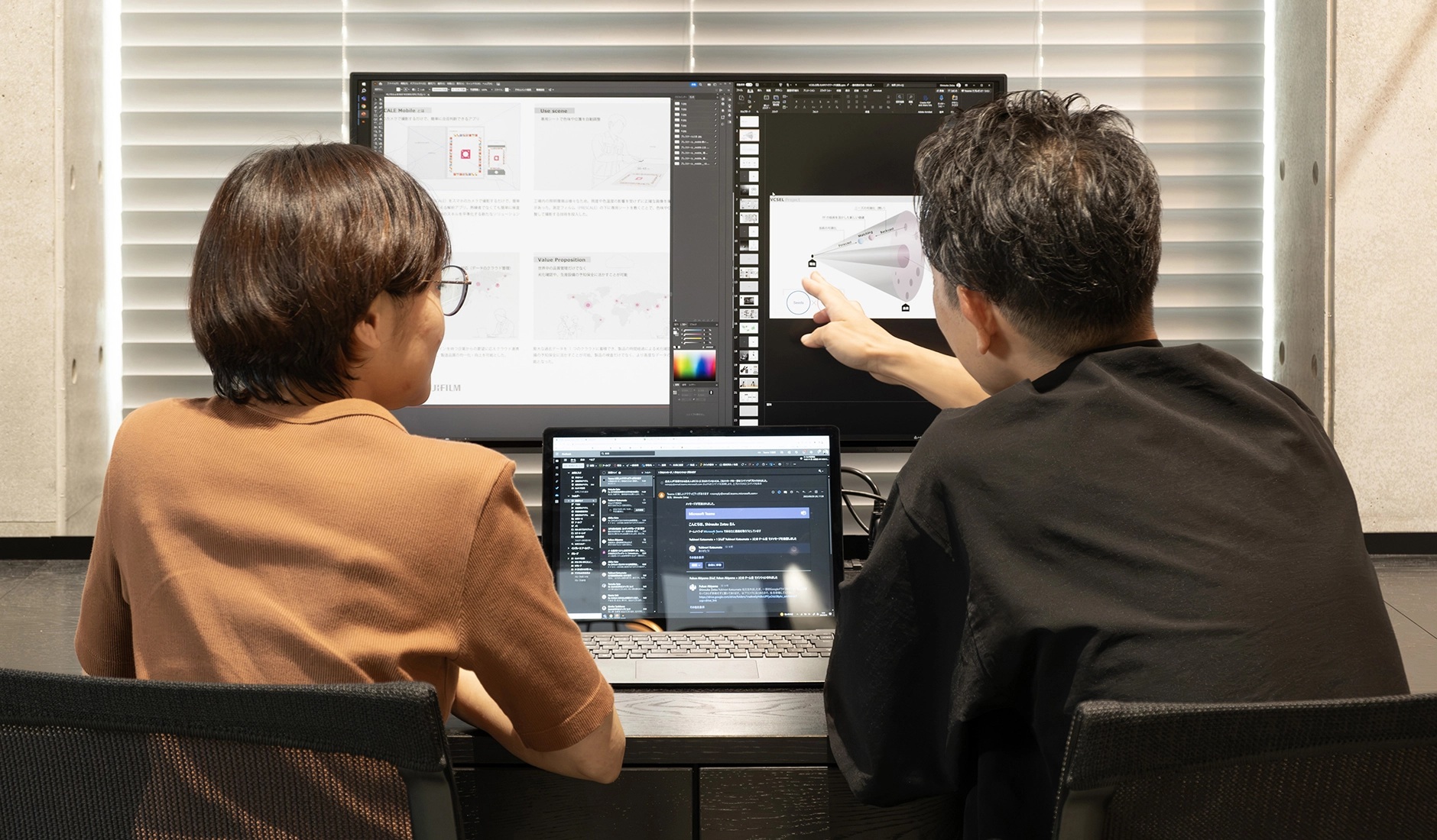 31.5型の大画面がデザイナー間のコミュニケーションを促進